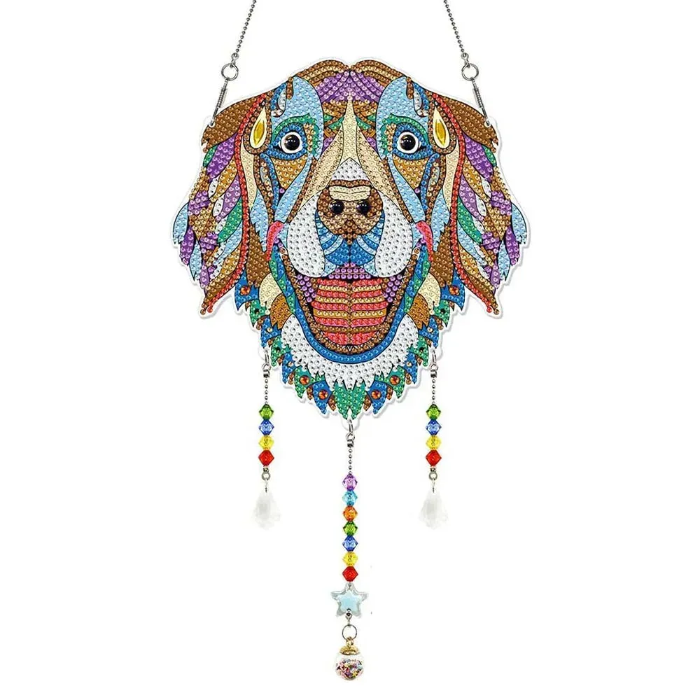 Suspension de voiture chien en broderie diamant Mille Facettes